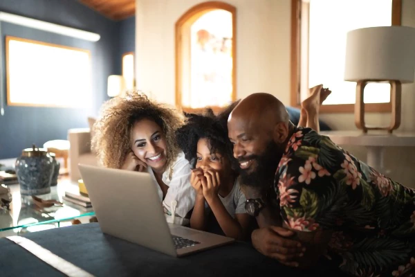 Image for article titled Online, social media and phone advice